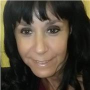 Insegnante impartisce lezioni private ad alunni di scuola primaria, secondaria inferiore e superiore